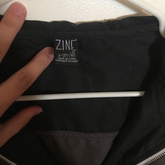 Light windbreaker - Picture 2 of 4